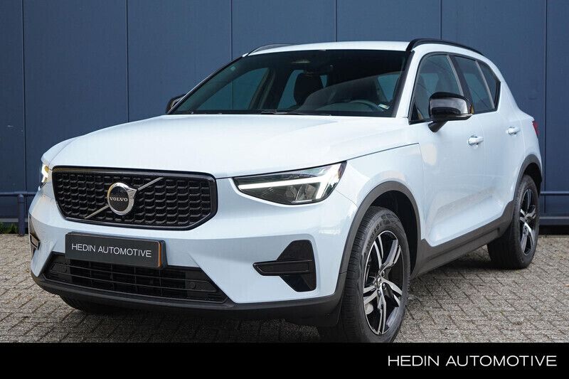 Cloud blue Gebruikt 2024 Volvo XC40 Plus SUV | € 44.995 (Iets duurder) - Afbeelding 1/4