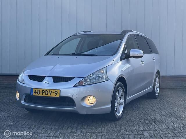 Grijs Gebruikt 2011 Mitsubishi Grandis MPV | € 4.495 (Eerlijke prijs) - Afbeelding 1/4