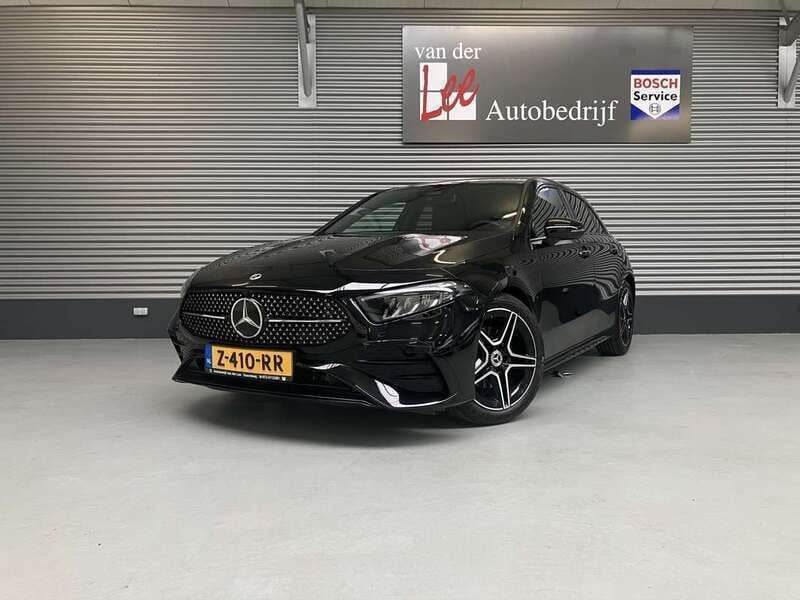 Zwart Gebruikt 2023 Mercedes A200 AMG line Hatchback | € 36.950 (Iets duurder) - Afbeelding 1/4