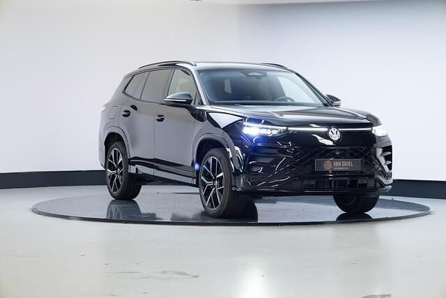 Zwart Nieuw 2025 VW Tayron R-line Edition SUV | € 59.950 (Goede deal) - Afbeelding 1/4