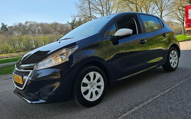Zwart Gebruikt 2015 Peugeot 208 Hatchback | € 3.950 (Super prijs) - Afbeelding 1/4