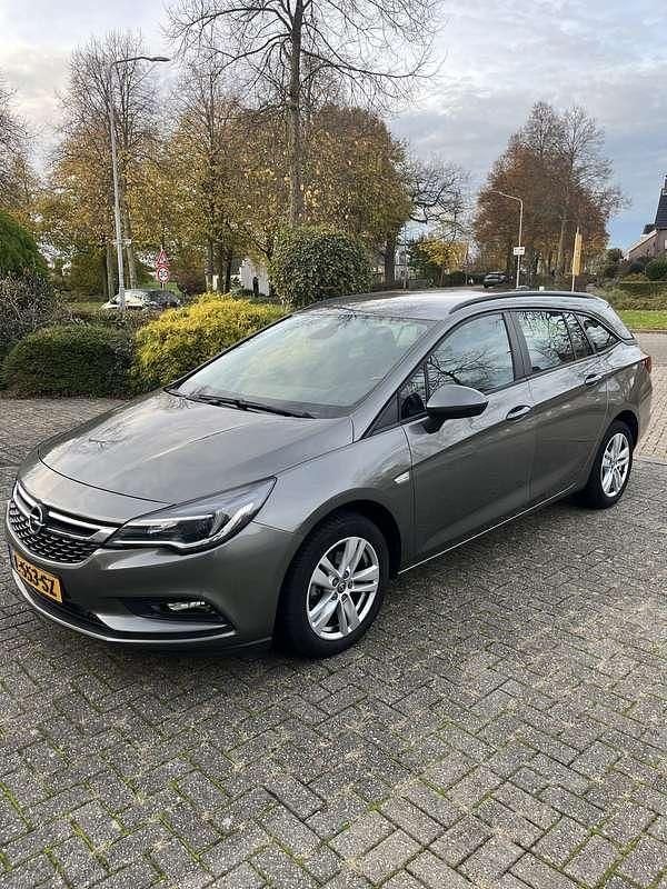 Grijs Gebruikt 2019 Opel Astra S Stationwagen | € 9.900 (Super prijs) - Afbeelding 1/4