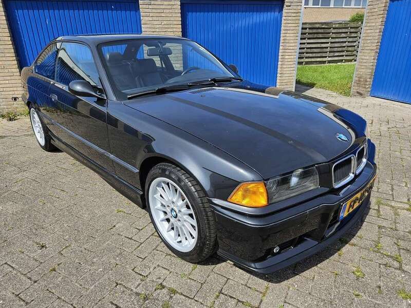 Zwart Gebruikt 1992 BMW 325 M Sport Coupé | € 14.999 - Afbeelding 1/4