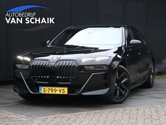 Zwart Occasion 2023 BMW 750e M Sport Sedan | € 82.500 - Afbeelding 1/4