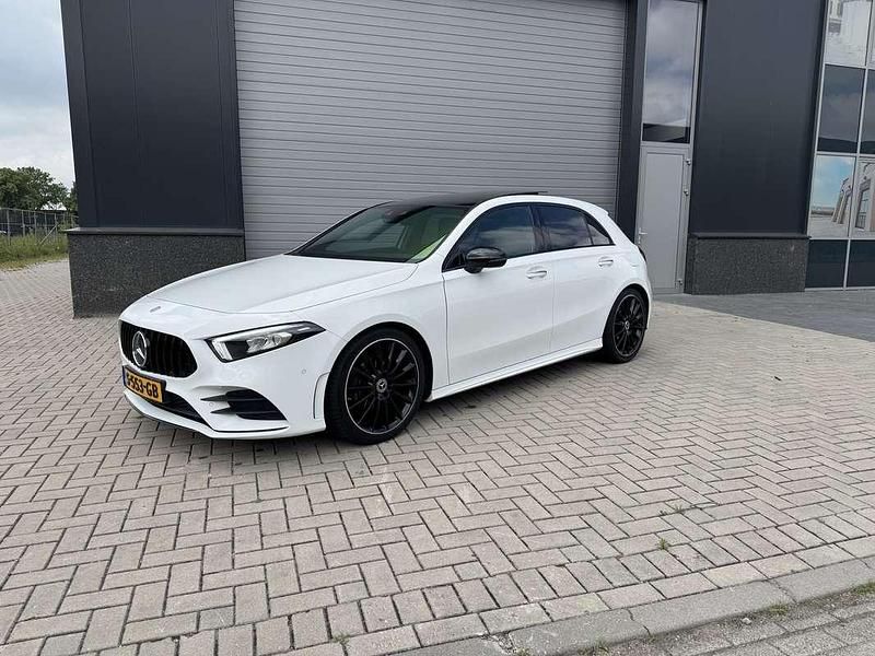 Wit Gebruikt 2018 Mercedes A200 AMG Stationwagen | € 28.000 (Duur) - Afbeelding 1/4