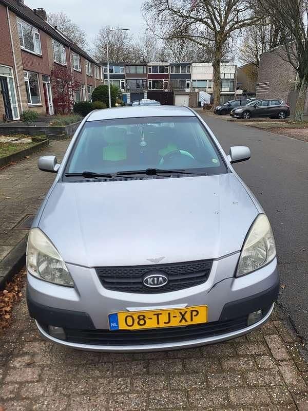 Occasion Kia Rio 97 PK (71 kW) 2007 Grijs MPV