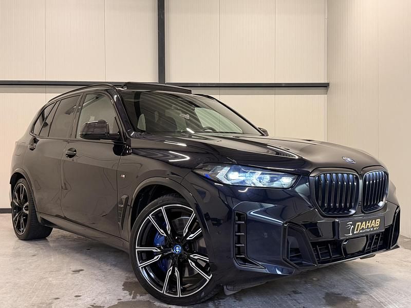 Blauw Occasion 2023 BMW X5 M Sport SUV | € 91.040 - Afbeelding 1/4