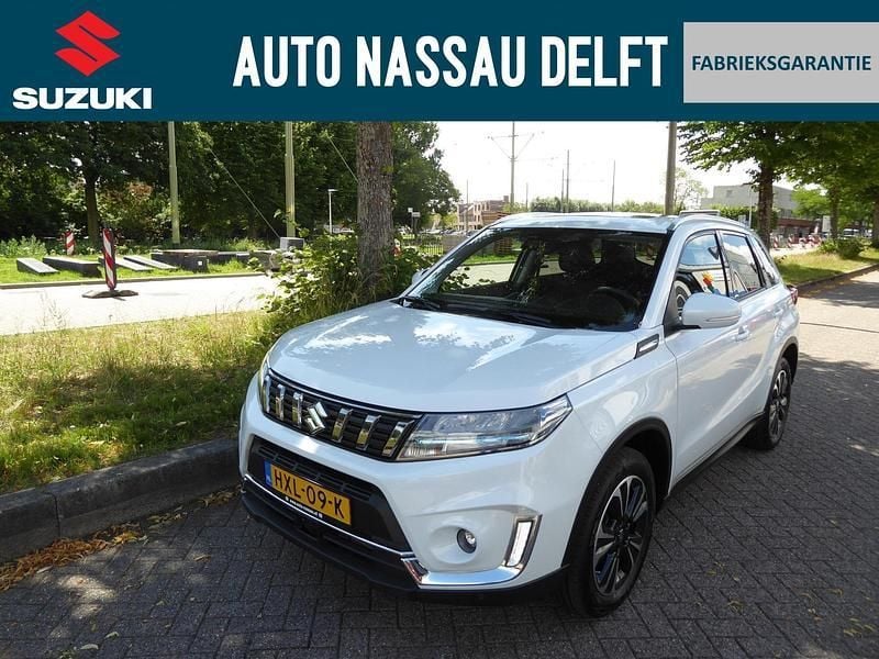 Wit Gebruikt 2024 Suzuki Vitara Style SUV | € 26.990 (Eerlijke prijs) - Afbeelding 1/4