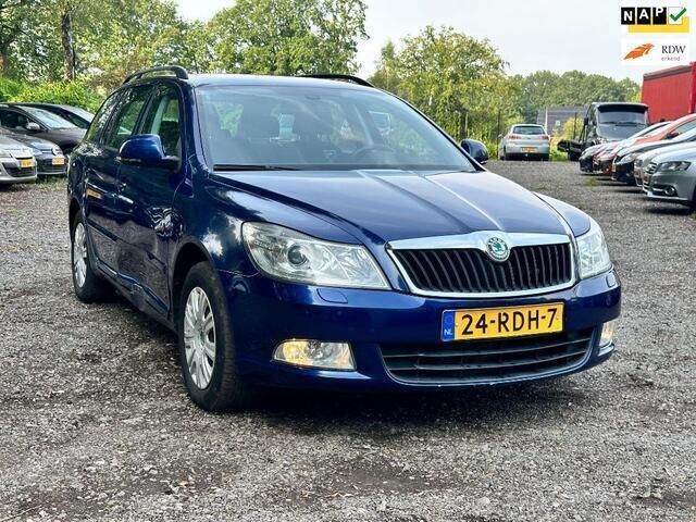 Blauw Gebruikt 2011 Skoda Octavia Ambition Stationwagen | € 3.250 (Eerlijke prijs) - Afbeelding 1/4