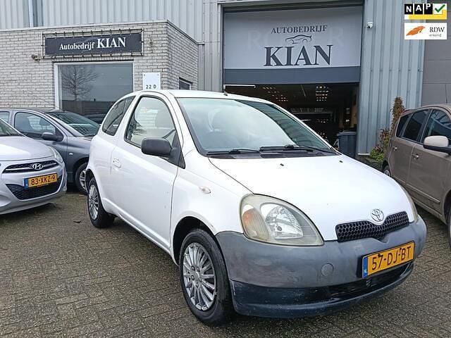Wit Occasion 1999 Toyota Yaris Terra Hatchback | € 1.150 (Eerlijke prijs) - Afbeelding 1/4