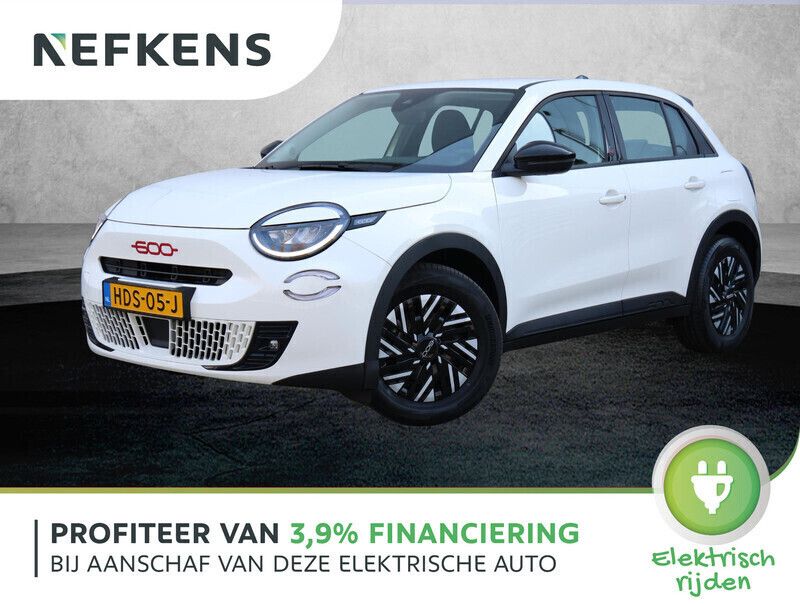 Wit Nieuw 2025 Fiat 600E Red SUV | € 27.780 - Afbeelding 1/4