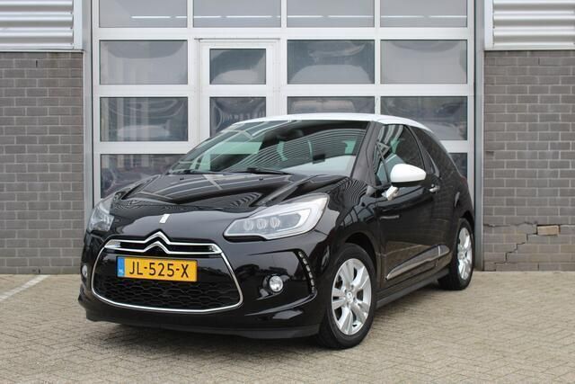 Zwart, metallic lak Gebruikt 2016 DS Automobiles DS3 So Chic Hatchback | € 10.950 (Eerlijke prijs) - Afbeelding 1/4