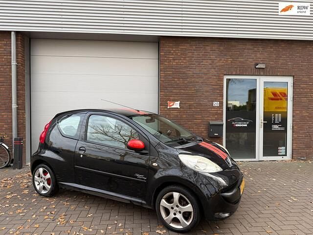 Zwart (metallic) Gebruikt 2007 Peugeot 107 Hatchback | € 1.999 (Eerlijke prijs) - Afbeelding 1/4