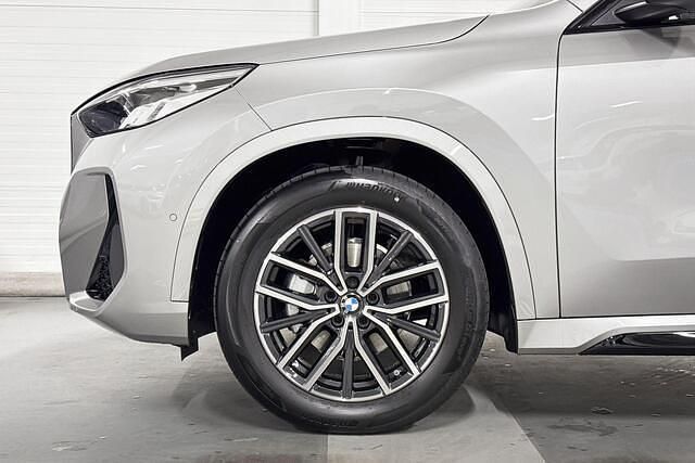 Occasion BMW iX1 M Sport 150 kW (204 PK) 2025 Spacesilber metallic (c67) (licht grijs metallic) SUV