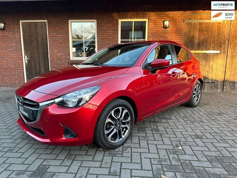 Rood (metallic) Gebruikt 2018 Mazda 2 Dynamic Hatchback | € 11.850 (Goede deal) - Afbeelding 1/4