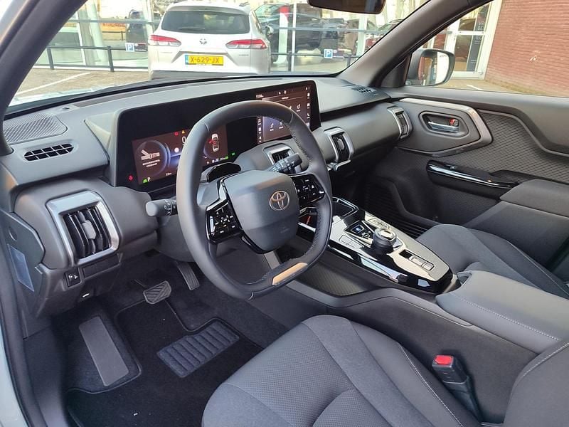 Nieuw Toyota Urban Cruiser 11 kW (15 PK) 2026 Grijs SUV