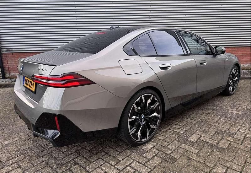 Occasion BMW 550e M Sport 313 PK (230 kW) 2024 Grijs Sedan