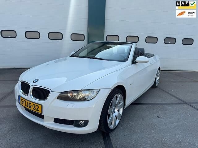 Wit Gebruikt 2009 BMW 320 Cabriolet Executive Cabriolet | € 9.925 (Eerlijke prijs) - Afbeelding 1/4