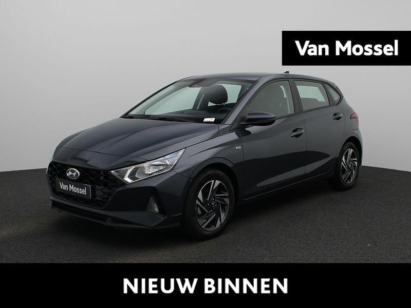 Grijs Gebruikt 2023 Hyundai i20 Comfort Hatchback | € 19.400 (Eerlijke prijs) - Afbeelding 1/4