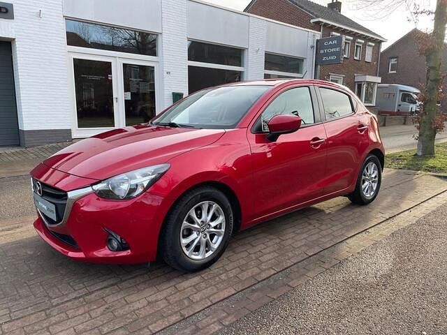 Rood Occasion 2015 Mazda 2 Hatchback | € 9.850 (Eerlijke prijs) - Afbeelding 1/4