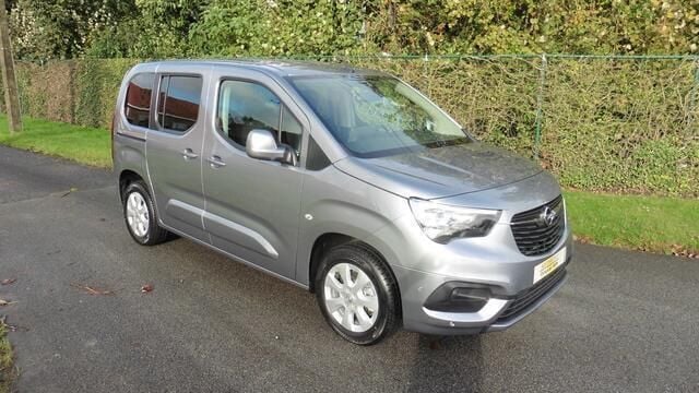 Zilver Gebruikt 2021 Opel Combo Innovation MPV | € 28.450 - Afbeelding 1/4