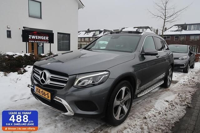 Grijs (metallic) Gebruikt 2017 Mercedes GLC250 SUV | € 30.450 (Goede deal) - Afbeelding 1/4