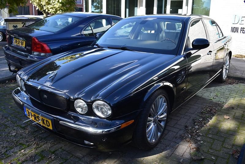 Zwart Gebruikt 2005 Jaguar XJ Sovereign Sedan | € 5.250 - Afbeelding 1/4