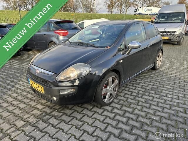 Zwart Occasion 2011 Fiat Punto Hatchback | € 1.950 (Super prijs) - Afbeelding 1/4