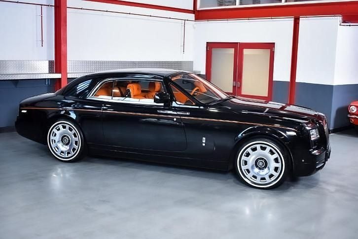 Zwart, metallic lak Gebruikt 2014 Rolls Royce Phantom Coupé | € 339.000 - Afbeelding 1/4