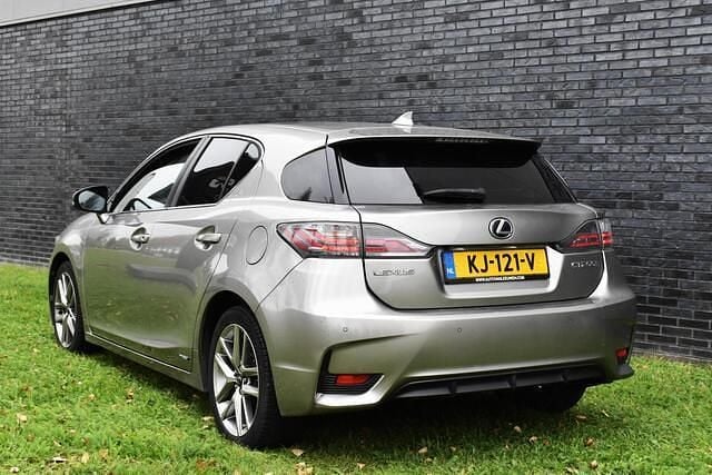 Grijs Gebruikt 2016 Lexus CT200h Executive Line Hatchback | € 17.825 (Goede deal) - Afbeelding 1/3
