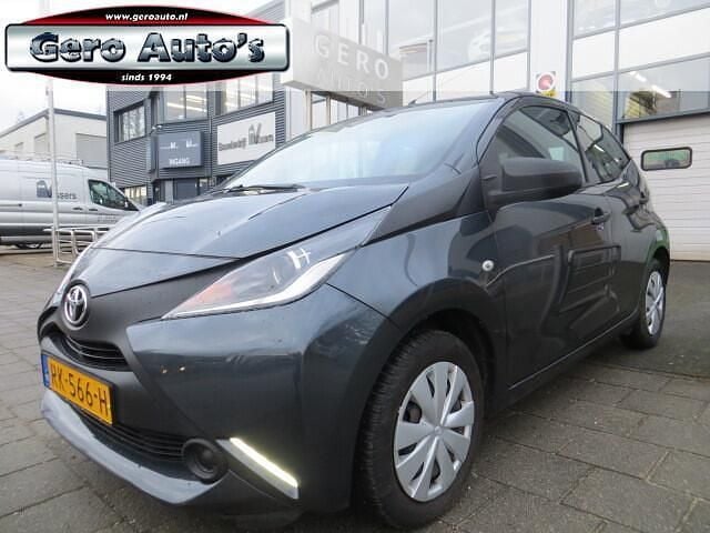 Grijs Occasion 2017 Toyota Aygo Hatchback | € 7.450 (Super prijs) - Afbeelding 1/4