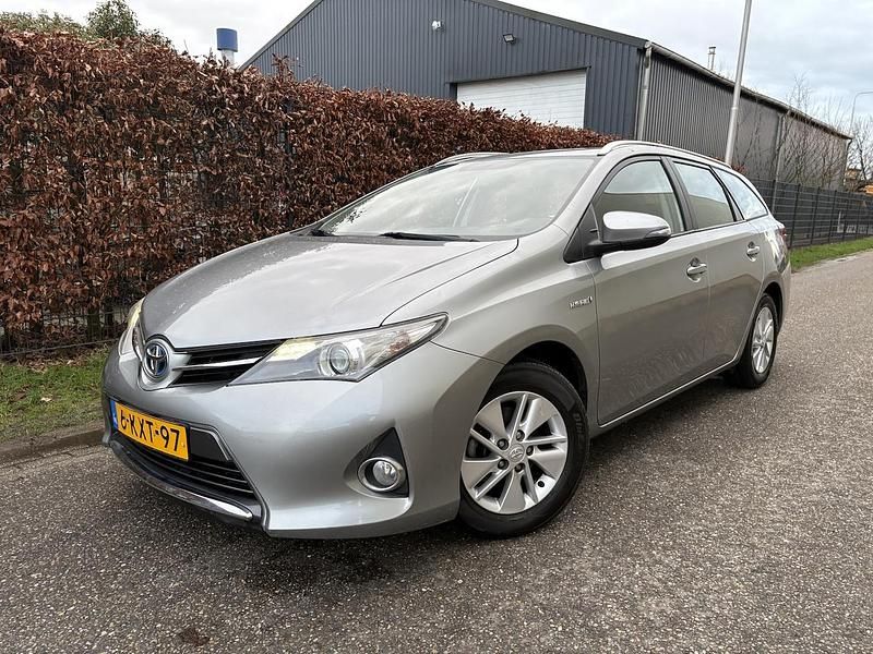 Grijs Occasion 2013 Toyota Auris Touring Sports Stationwagen | € 10.750 (Eerlijke prijs) - Afbeelding 1/4