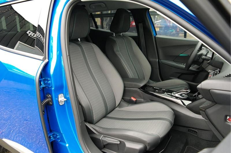 Occasion Peugeot e-2008 Allure 100 kW (136 PK) 2022 Blauw SUV