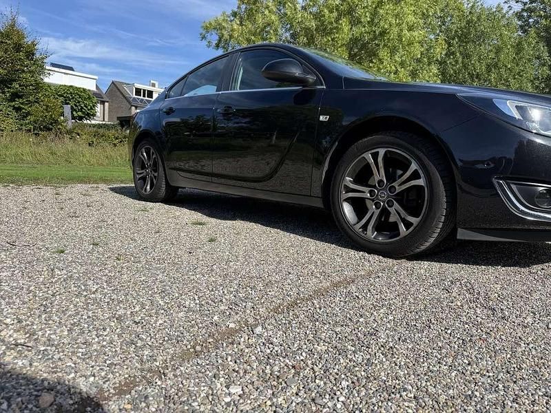 Zwart Gebruikt 2016 Opel Insignia Edition Hatchback | € 13.950 (Super prijs) - Afbeelding 1/4