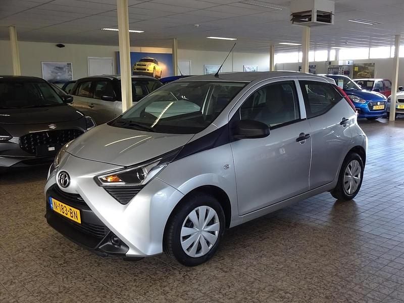 Occasion Toyota Aygo 72 PK (52 kW) 2021 Grijs Hatchback