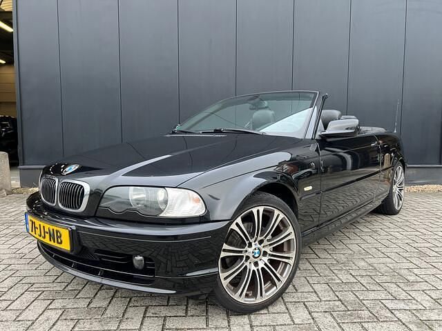 Zwart (metallic) Gebruikt 2002 BMW 318 Cabriolet | € 4.995 (Goede deal) - Afbeelding 1/4
