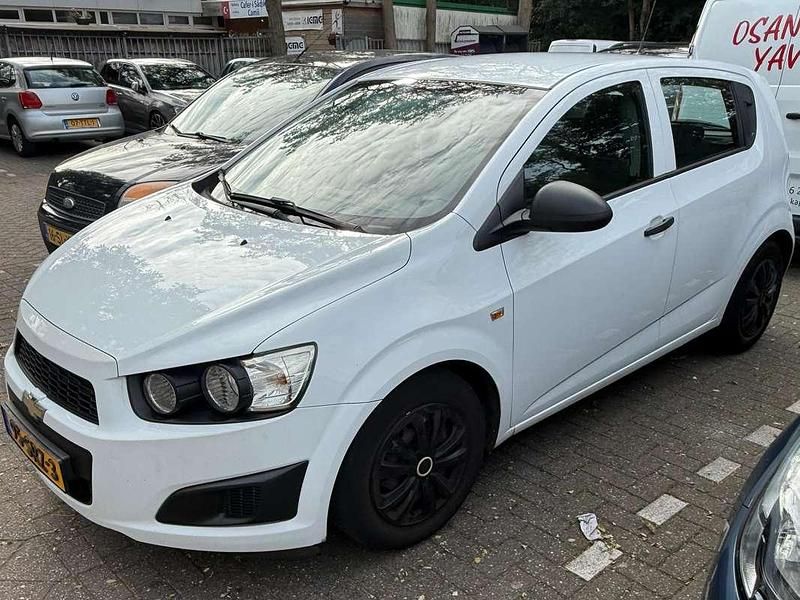 Wit Gebruikt 2011 Chevrolet Aveo LS Hatchback | € 1.900 (Goede deal) - Afbeelding 1/4
