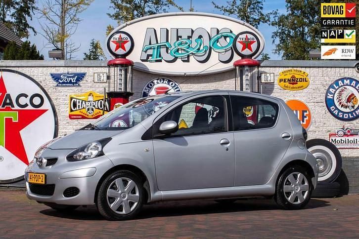 Grijs Gebruikt 2011 Toyota Aygo Comfort Hatchback | € 5.950 (Iets duurder) - Afbeelding 1/4
