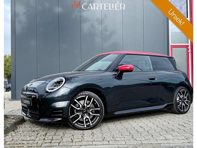 Grijs Gebruikt 2024 Mini John Cooper Works Hatchback | € 42.600 - Afbeelding 1/4
