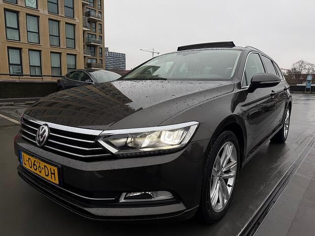 Grijs Occasion 2015 VW Passat Edition Stationwagen | € 8.950 (Eerlijke prijs) - Afbeelding 1/4