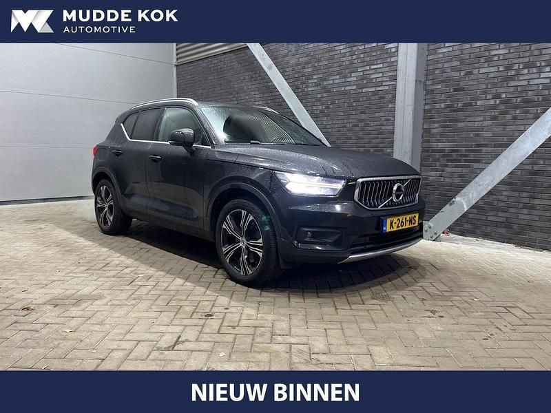 Zwart Gebruikt 2020 Volvo XC40 Inscription SUV | € 29.400 (Eerlijke prijs) - Afbeelding 1/4