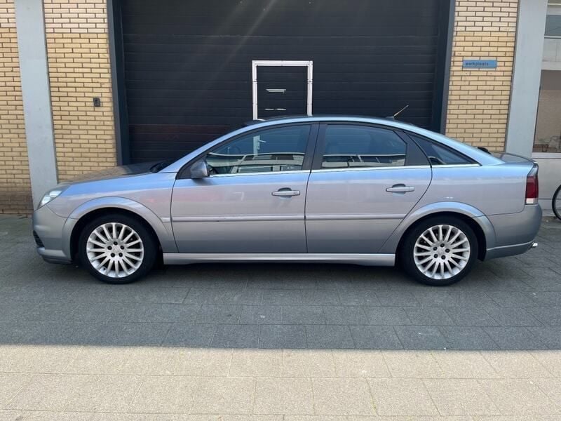 Grijs Gebruikt 2006 Opel Vectra Sedan | € 2.000 (Eerlijke prijs) - Afbeelding 1/4
