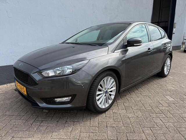 Grijs Occasion 2016 Ford Focus Titanium Hatchback | € 6.950 (Super prijs) - Afbeelding 1/4