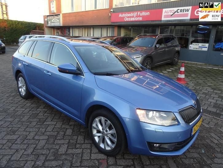 Blauw Gebruikt 2017 Skoda Octavia Business Line Stationwagen | € 10.999 (Goede deal) - Afbeelding 1/4