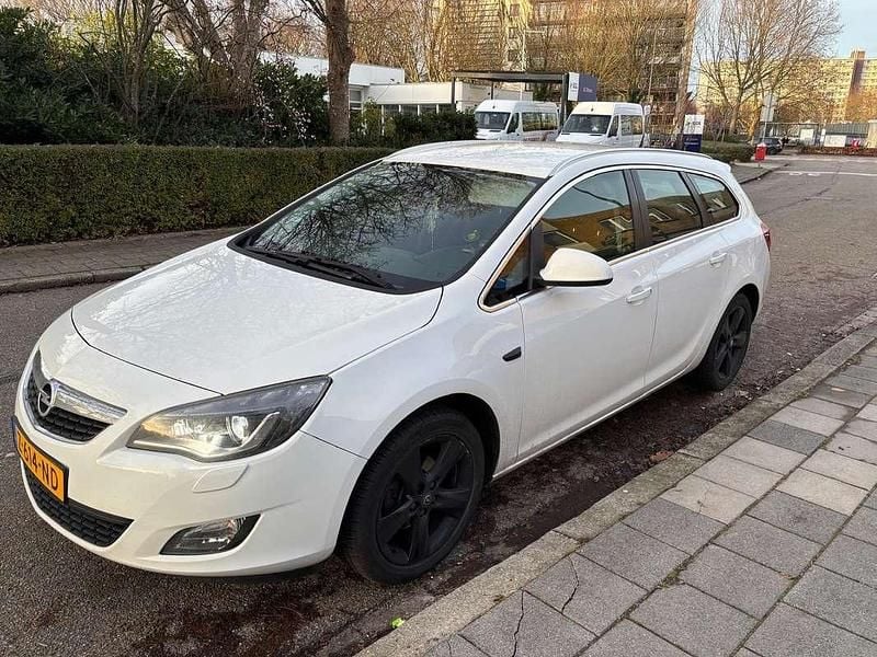Wit Gebruikt 2012 Opel Astra Sport Stationwagen | € 3.850 (Super prijs) - Afbeelding 1/4
