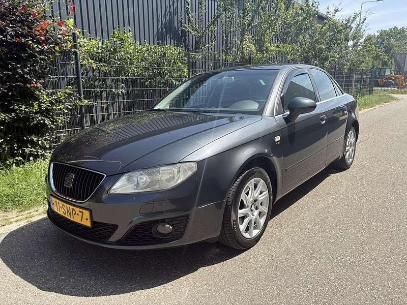 Grijs Gebruikt 2011 Seat Exeo Sedan | € 5.450 (Eerlijke prijs) - Afbeelding 1/4