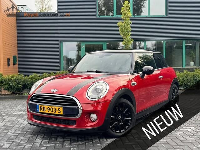 Rood Gebruikt 2017 Mini Cooper Business Hatchback | € 11.950 (Eerlijke prijs) - Afbeelding 1/4