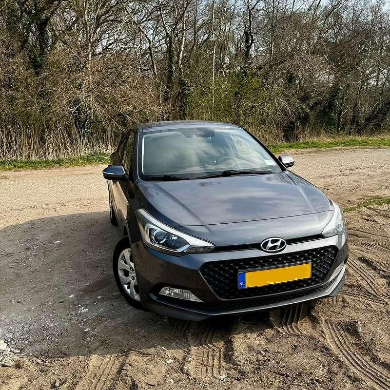 Gebruikt 2015 Hyundai i20 Style Sedan | € 7.500 - Afbeelding 1/4