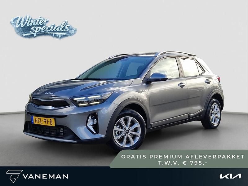 Grijs Occasion 2025 Kia Stonic SUV | € 24.935 (Eerlijke prijs) - Afbeelding 1/4