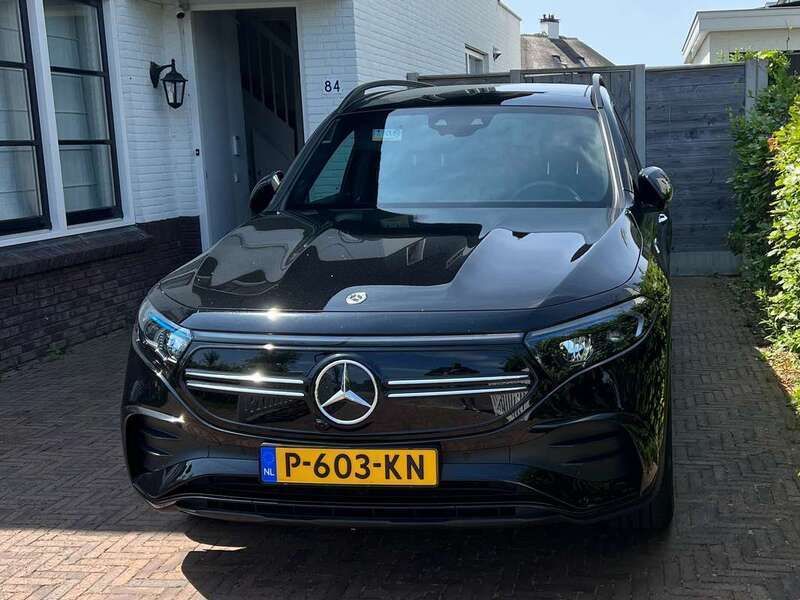 Zwart Gebruikt 2022 Mercedes EQB300 AMG line SUV | € 37.500 (Super prijs) - Afbeelding 1/4